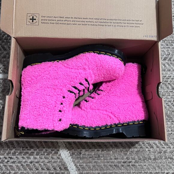 Dr. Martens 1460 PASCAL WOMEN'S FAUX SHEARLING BOOTS Sz 7 - Picture 3 of 7